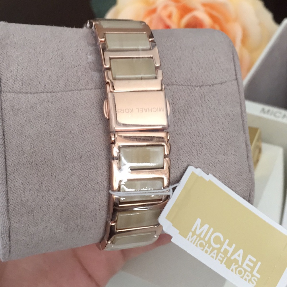 ❌SOLD❌NIB Michael Kors Portia 36.55mm, Rose Gold - Picture 6 of 6